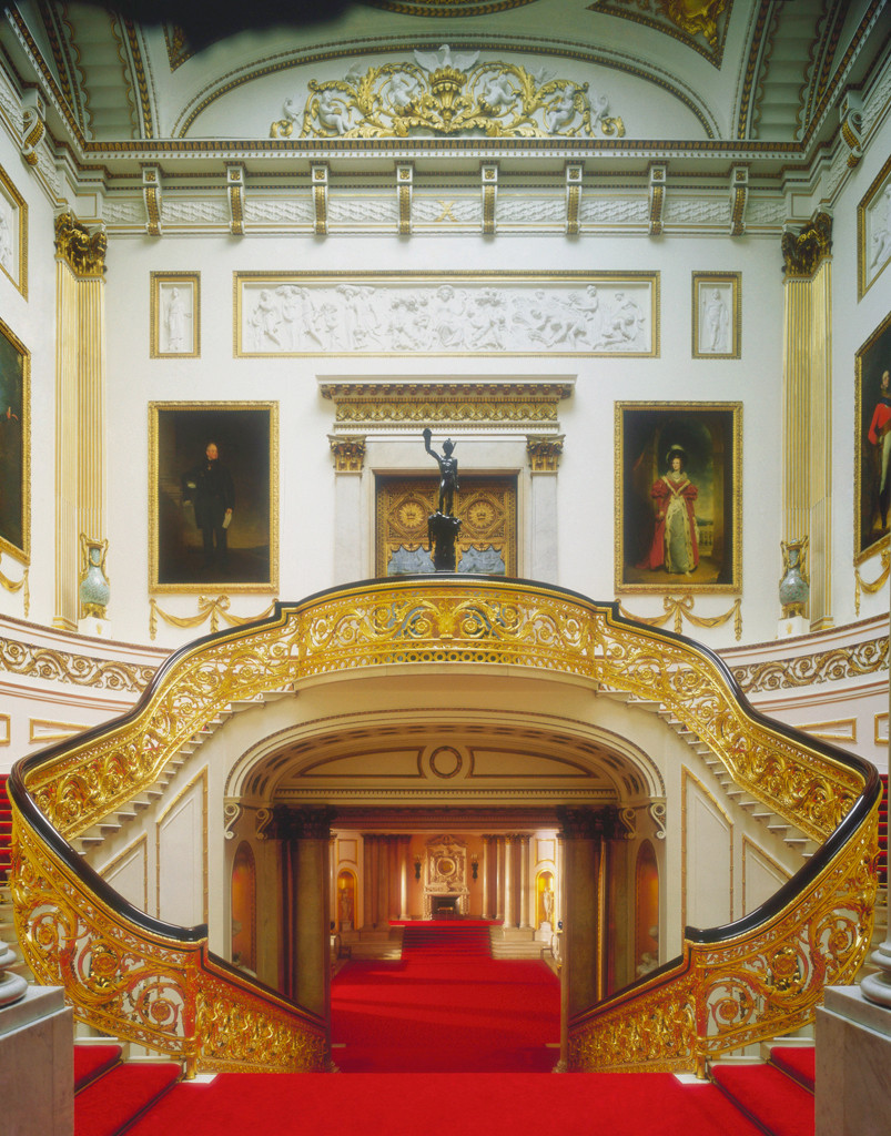 What It S Really Like Inside Buckingham Palace E News